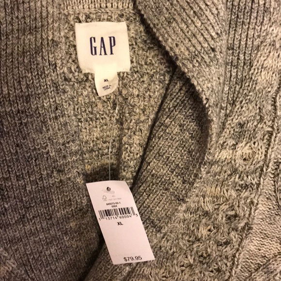 NWT Men’s Gap Cardigan sweater. - Picture 2 of 3